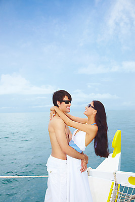 포토 JPG 주간 서양인 구름 모델 해외기획촬영 커플 원피스 여자 남자 여유 바다 해외여행 여행 포즈 기획촬영 2009년태국 요트 포옹 파타야 태국 하늘 휴가 휴식 서기 미소 웃음 사람 상반신 야외 두명 여름 여름휴가 바캉스 선글라스 국내포토 자연요소 외국인 해외 옷 계절 감정 아시아 안경 컨셉 배_교통 관계 안기 모션 표정 파일형식 여름_계절