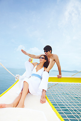 포토 JPG 주간 전신 서양인 구름 모델 해외기획촬영 커플 원피스 여자 남자 여유 바다 해외여행 여행 포즈 기획촬영 2009년태국 요트 파타야 태국 하늘 휴가 휴식 사람 앉기 손짓 야외 두명 여름 여름휴가 바캉스 선글라스 그물 국내포토 자연요소 외국인 해외 옷 계절 감정 아시아 안경 컨셉 배_교통 관계 모션 파일형식 여름_계절