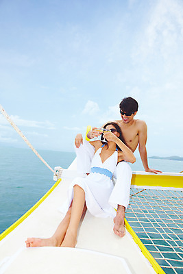 포토 JPG 주간 전신 서양인 구름 모델 해외기획촬영 커플 원피스 여자 남자 여유 바다 해외여행 여행 포즈 기획촬영 2009년태국 요트 와인잔 파타야 태국 하늘 휴가 휴식 사람 앉기 야외 두명 여름 여름휴가 바캉스 선글라스 와인 그물 화이트와인 건배 국내포토 자연요소 외국인 해외 옷 계절 감정 아시아 안경 컨셉 배_교통 술잔 관계 모션 주류 파일형식 여름_계절