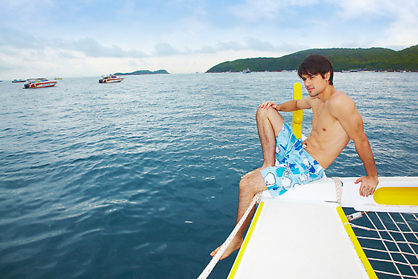 포토 JPG 주간 전신 서양인 구름 모델 해외기획촬영 남자 수영복 여유 바다 섬 해외여행 여행 포즈 기획촬영 2009년태국 요트 파타야 태국 하늘 휴가 휴식 한명 사람 앉기 20대 성인 야외 여름 여름휴가 바캉스 그물 선박 남자만 남자한명만 성인남자만 청년만 청년남자만 청년남자한명만 성인한명만 성인남자한명만 성인만 국내포토 자연요소 외국인 1 해외 옷 계절 감정 아시아 컨셉 수상교통 배_교통 모션 청년 파일형식 여름_계절