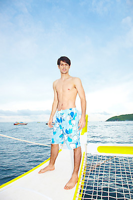 포토 JPG 주간 전신 서양인 구름 모델 해외기획촬영 남자 수영복 여유 바다 섬 해외여행 여행 포즈 기획촬영 2009년태국 요트 파타야 태국 하늘 휴가 휴식 한명 서기 사람 20대 성인 야외 여름 여름휴가 바캉스 그물 남자만 남자한명만 성인남자만 청년만 청년남자만 청년남자한명만 성인한명만 성인남자한명만 성인만 국내포토 자연요소 외국인 1 해외 옷 계절 감정 아시아 컨셉 배_교통 모션 청년 파일형식 여름_계절