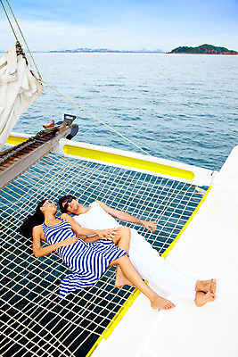 포토 JPG 주간 전신 서양인 구름 모델 해외기획촬영 커플 원피스 여자 남자 여유 바다 해외여행 여행 포즈 기획촬영 2009년태국 요트 파타야 태국 하늘 휴가 휴식 사람 야외 두명 여름 여름휴가 바캉스 선글라스 눕기 그물 국내포토 자연요소 외국인 해외 옷 계절 감정 아시아 안경 컨셉 배_교통 관계 모션 파일형식 여름_계절