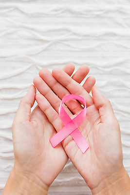 포토 JPG 해외이미지 아이콘 손 포스터 리본 분홍색 백그라운드 건강 사람없음 약 흰색 직물 가슴 심볼 사인 질감 암 돌봄 해외202008 해외포토 컬러 의학 모션 신체부위 질병 파일형식