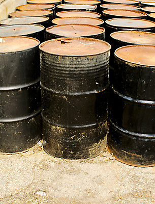 포토 JPG 해외이미지 산업 통 안전 사람없음 야외 갈색 환경 금속 검은색 손상 장비 폐기물 위험 버리기 부식 탱크 드럼 수납 그런지 생태학 실린더 옛날 처리 철강 화학물질 많음 해외202008 해외포토 교육 컬러 컨셉 모션 재질 타악기 화학 쓰레기 파일형식