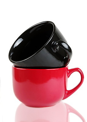 포토 JPG 해외이미지 전통 그릇 길 커피 음료 백그라운드 손잡이 사람없음 컵 빨간색 빛 반사 우주 주방 검은색 공백 카페 머그컵 흰색 도자기 아침식사 찻잔 컨테이너 자르기 오브젝트 싱글 심플 고립 백자 해외202008 해외포토 식기 산업 컬러 모션 잔 상점 식사 파일형식