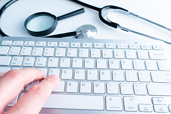 포토 JPG 해외이미지 과학 컨셉 인터넷 청진기 유리 열쇠 아이디어 건강 사람없음 노트북 컴퓨터 약 검은색 공책 자료 고통 장비 기구 도구 키보드 바이러스 수리 확대 질병 오브젝트 검색 전자 온라인 점검 보험 발견 돌봄 하드웨어 해외202008 해외포토 감정 컬러 의학 의료기기 모션 재질 문구용품 전자제품 파일형식