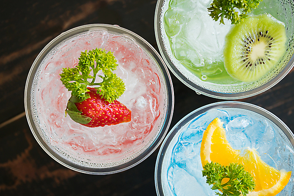 포토 JPG 해외이미지 음료 유리 딸기 파슬리 사람없음 물 얼음 흐름 신선 액체 상쾌 소다 해외202008 해외포토 자연요소 감정 컨셉 채소 과일 재질 파일형식