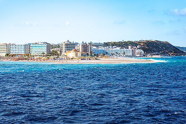 포토 JPG 해외이미지 구름 파도 바다 섬 여행 자연 하늘 휴가 휴식 파노라마 사람없음 야외 물 여름 파란색 맑음 수영 흰색 도시 만 지중해 그리스 휴양지 그리스인 해외202008 해외포토 자연요소 서양인 계절 유럽 컬러 컨셉 날씨 촬영기법 장소 수상스포츠 생태계 파일형식
