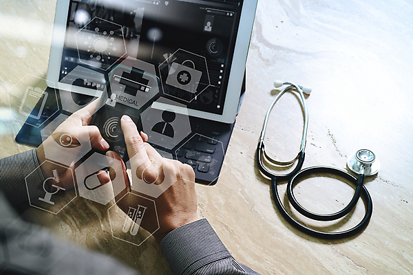 포토 JPG 해외이미지 직업 학생 교육 유니폼 청진기 성공 건강 병원 가면 사람 사람없음 건물 치료 약 방 고통 장비 환자 간호사 의사 코트 흰색 기구 긴급 업무 도움 수술 질병 책상 외과 돌봄 살균 해외202008 해외포토 건축물 옷 감정 컬러 가구 컨셉 의학 의료기기 모션 외투 의료진 작업 파일형식