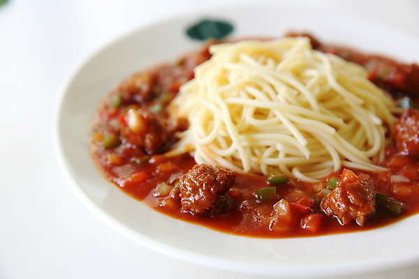 포토 JPG 해외이미지 전통 접시 음식 다이어트 토마토 탁자 치즈 파스타 파슬리 건강 스파게티 육류 요리 사람없음 목재 빨간색 초록색 식당 식사 저녁식사 이탈리아 소고기 신선 면 사발 선택 맛 먹기 허브 레시피 바질 점심식사 볼로냐 핸드메이드 맛있는 해외202008 해외포토 나무 식물 식기 유럽 컬러 가구 컨셉 채소 식재료 재료 모션 유제품 서양음식 상점 사기그릇 파일형식