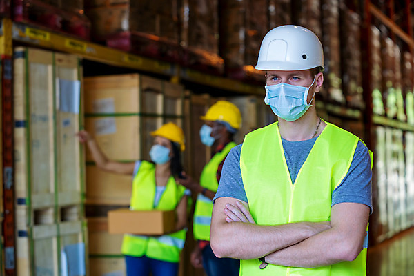 포토 JPG 해외이미지 직업 남자 산업 얼굴 백그라운드 컨셉 유니폼 공장 실내 건강 가면 안전 사람 성인 세명 기계 업무 열 엔지니어 바이러스 배달원 보호 질병 헬멧 배송 창고 박테리아 서류판 승인 전염병 체크리스트 해외202008 해외포토 옷 공업 의학 내부 신체부위 사무용품 작업 기술자 보호장비 파일형식