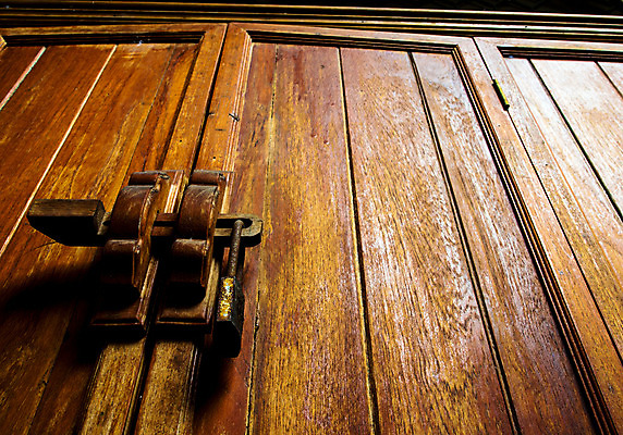 포토 JPG 해외이미지 디자인 가구 백그라운드 열쇠 주택 손잡이 사람없음 내부 목재 갈색 문 금속 수확 골동품 판넬 클래식 캐비닛 부식 복고 잠금 옛날 스타일 해외202008 해외포토 나무 컬러 생활용품 컨셉 농업 재료 재질 건물 사물함 보안 파일형식