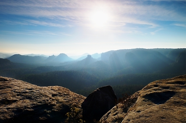 포토 JPG 해외이미지 구름 하늘 산 풍경 사람없음 빨간색 컬러풀 햇빛 반사 일출 골짜기 계곡 침묵 새벽 블록 추위 안개 광선 가을 시골 기다림 숲 기적 휴양지 서리 포인트 무거움 내추럴 땅바닥 뿌연 삼림지대 절정 몽환 해외202008 해외포토 자연요소 계절 컬러 컨셉 모션 자연 날씨 바닥 금융 태양 노을 소리 장소 무게 파일형식