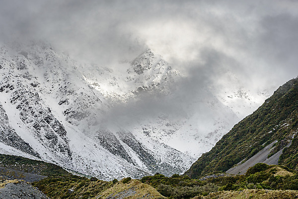포토 JPG 해외이미지 구름 여행 바람 산 국립공원 그림자 경사 사람없음 초록색 햇빛 봄 트래킹 하이킹 탐험 안개 흰색 고도 관목 언덕 뉴질랜드 슬로프 선로 지질학 눈내림 해외202008 해외포토 자연요소 나무 계절 공원 교육 컬러 레저 날씨 스키장 눈_날씨 태양 오세아니아 파일형식