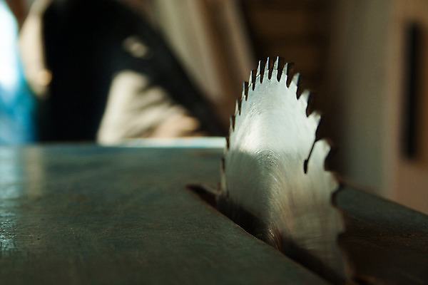 포토 JPG 해외이미지 산업 백그라운드 장신구 탁자 안전 사람없음 목재 반사 상점 금속 힘 기계 장비 과학기술 도구 공구 업무 판넬 바퀴 원형 칼날 작업실 닫기 치아 널 자르기 철 목수 묘사 오브젝트 날카로움 목공예 옛날 철강 해외202008 해외포토 도형 나무 직업 가구 재료 모션 재질 기술 작업 소화기관 공예 파일형식