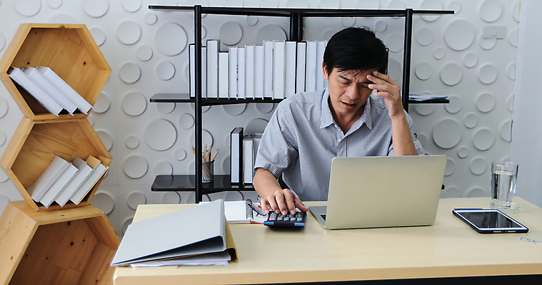 포토 JPG 해외이미지 직업 남자 백그라운드 생각 비즈니스 놀이 휴식 스트레스 실내 건강 병원 피곤 한명 사람 앉기 성인 사무실 약 머리 고통 환자 의사 게임 표현 업무 비즈니스맨 체스 질병 두통 문제 과로 단절 부담 숙취 심각 압력 편두통 해외202008 해외포토 1 감정 컨셉 의학 모션 내부 신체부위 의료진 작업 직장인 파일형식