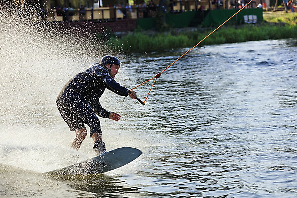 포토 JPG 해외이미지 구름 라이프스타일 공원 남자 호수 스포츠 파도 포즈 자연 한명 야외 물 여름 파란색 운동 점프 기쁨 수상스포츠 서핑 떨어짐 널 시원함 속도 분무기 스플래쉬 해외202008 해외포토 자연요소 1 계절 공공시설 감정 바다 컬러 컨셉 모션 건강 사람 생활 생태계 파일형식