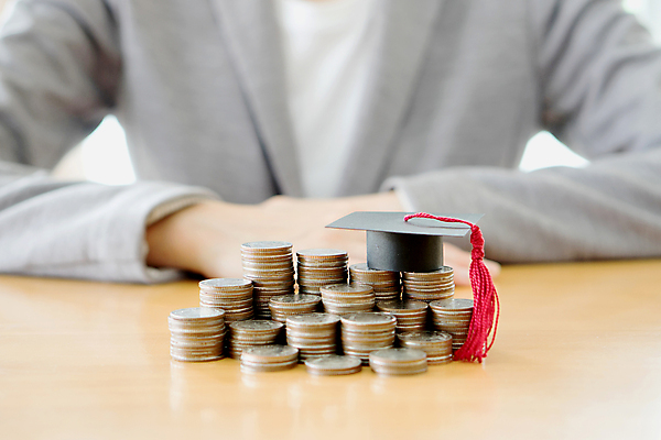 포토 JPG 해외이미지 모자 여자 교육 컨셉 지폐 돈 비즈니스 졸업 영국 잉글랜드 사람없음 가로 금융 쌓기 저축 대출 빚 캡모자 해외202008 해외포토 모자_잡화 잡화 유럽 모션 사람 경제 재산 파일형식