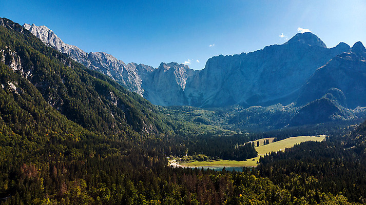 포토 JPG 해외이미지 나무 계절 공원 호수 여행 자연 하늘 산 안테나 파노라마 풍경 사람없음 야외 초록색 물 파란색 환경 계곡 침묵 이탈리아 전원 화려 황무지 정상 숲 드론 터키석 해외202008 해외포토 자연요소 식물 공공시설 유럽 컬러 컨셉 통신 촬영기법 소리 전기에너지 보석 생태계 파일형식