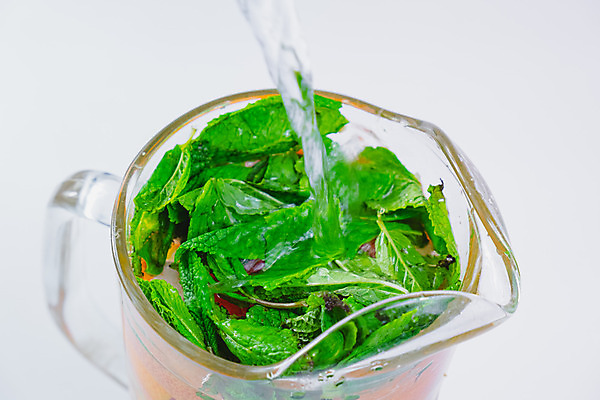 포토 JPG 해외이미지 음료 과일 유리 귤 건강 사람없음 주방 주스 신선 항아리 사발 차 맛 레모네이드 민트 흰배경 상쾌 날것 라임 레시피 비타민 강렬 모히토 비타민C 숙취 맛있는 해외202008 해외포토 감정 백그라운드 컨셉 재질 흰색 칵테일 도자기 사기그릇 허브 에이드 영양소 파일형식