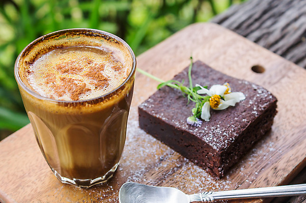 포토 JPG 해외이미지 나무 꽃 커피 음식 자연 디저트 도마 사탕 사람없음 목재 케이크 식당 초콜릿 어둠 카페 빵집 신선 굽기 코코아 내추럴 라떼 브라우니 카카오 카페인 맛있는 해외202008 해외포토 식물 음료 재료 주방용품 상점 구이 생태계 파일형식