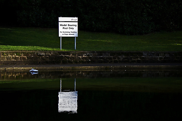 포토 JPG 해외이미지 모델 공원 호수 어린이 놀이 잉글랜드 항해 사람없음 장난감 연못 보트 라디오 지역 멀리 제어 해외202008 해외포토 공공시설 배_교통 영국 사람 전자제품 파일형식