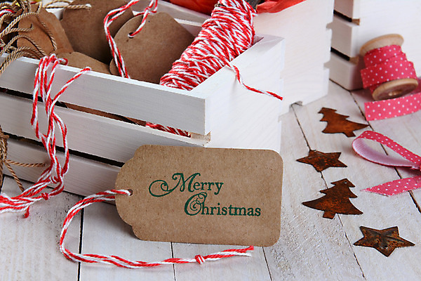 포토 JPG 해외이미지 모양 나무 계절 별 리본 종이 줄 크리스마스 탁자 휴가 선물 사람없음 목재 빨간색 상자 갈색 금속 덮개 흰색 시골 황금 닫기 부식 실타래 통조림 정물화 해외202008 해외포토 자연요소 식물 기념일 컬러 가구 재료 모션 재질 뚜껑 그림 파일형식