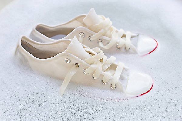 포토 JPG 해외이미지 운동화 사람없음 빨래 비누거품 해외202008 해외포토 신발 가사 거품 파일형식