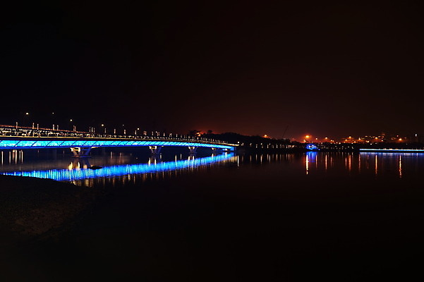 포토 JPG 해외이미지 풍경 사람없음 건물 마을 탑 드럼 굴곡 해외202008 해외포토 건축물 타악기 파일형식