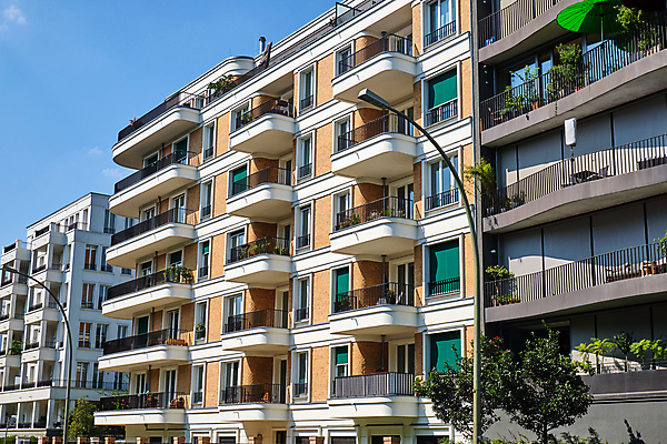 포토 JPG 해외이미지 나무 외관 공원 건축양식 하늘 부동산 아파트 주택 독일 사람없음 건물 파란색 맑음 고층빌딩 블록 발코니 흰색 도시 시장 재산 고급 땅 투자 베를린 개발 공동주택 땅바닥 뮌헨 해외202008 해외포토 식물 건축물 공공시설 건축 유럽 컬러 컨셉 비즈니스 날씨 바닥 빌딩 금융 파일형식