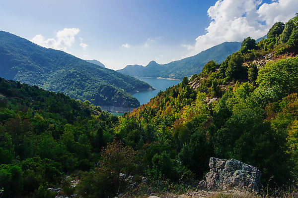 포토 JPG 해외이미지 구름 유럽 호수 섬 자연 산 풍경 사람없음 초록색 파란색 골짜기 계곡 고요 프랑스 지중해 언덕 프랑스어 해외202008 해외포토 자연요소 문자 나라 바다 컬러 생태계 파일형식