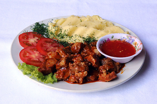 포토 JPG 해외이미지 전통 식기 접시 문화 음식 빵 채소 재료 부분 감자 파슬리 건강 마늘 육류 돼지고기 요리 사람없음 주방 요식업 식당 식사 저녁식사 시골 신선 뜨거움 맛 수프 향신료 준비 러시아 서빙 레시피 점심식사 딜 러시아인 삶기 식욕 우크라이나 전국 핸드메이드 맛있는 해외202008 해외포토 서양인 유럽 산업 컨셉 식재료 상점 향미료 파일형식