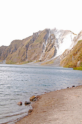 포토 JPG 해외이미지 아시아 호수 여행 자연 표시 산 사람없음 야외 초록색 물 파란색 하이킹 정상 분화구 산악가 해외202008 해외포토 자연요소 나라 컬러 레저 생태계 화산 파일형식