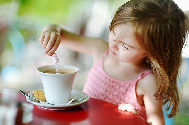 포토 JPG 해외이미지 백인 1 라이프스타일 여자 얼굴 커피 음료 어린이 건강 한명 사람 앉기 컵 여름 청춘 유행 식당 초콜릿 희망 카페 머그컵 마시기 신선 잡기 뜨거움 붓기 작음 설탕 상쾌 코코아 배려 스타일 해외202008 해외포토 서양인 식기 계절 감정 컨셉 모션 디저트 생활 신체부위 상점 크기 파일형식