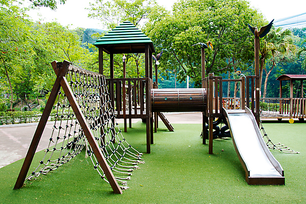 포토 JPG 해외이미지 디자인 공원 어린이 오렌지 사다리 놀이 하늘 지붕 새로움 나선형 안전 소년 사람없음 야외 빨간색 초록색 파란색 세트 컬러풀 장난감 운동 노란색 계단 맑음 봄 활발 장비 도시 미끄럼틀 놀이터 플라스틱 그네 체육관 해외202008 해외포토 계절 공공시설 남자 컬러 컨셉 무늬 과일 재질 날씨 건강 사람 도구 놀이기구 파일형식