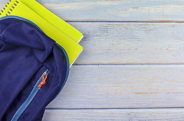 포토 JPG 해외이미지 학생 디자인 교육 종이 어린이 백그라운드 컨셉 다이어트 가방 비즈니스 포장 배낭 학교 탁자 문구용품 사람없음 목재 책 초록색 파란색 스터디 상자 컬러풀 사무실 연필 우주 쪽지 공책 공백 장비 에너지 흰색 신선 업무 플랫 정상 책상 오브젝트 신학기 유기농 위치 점심식사 해외202008 해외포토 나무 웰빙 잡화 컬러 가구 재료 학용품 건강 사람 학습 필기구 식사 작업 파일형식