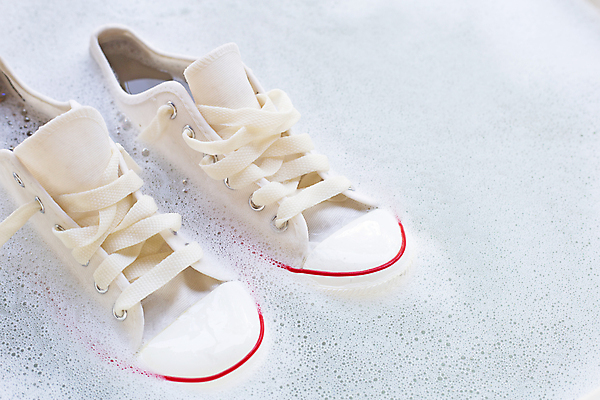 포토 JPG 해외이미지 운동화 사람없음 빨래 비누거품 해외202008 해외포토 신발 가사 거품 파일형식