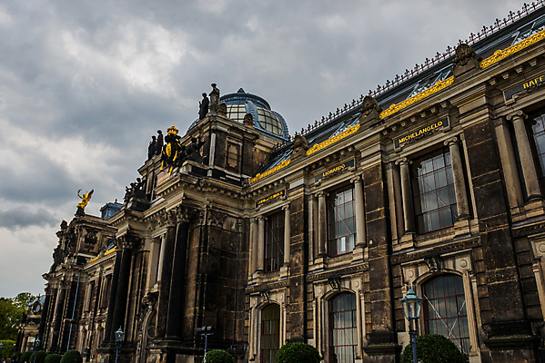 포토 JPG 해외이미지 문화 음악 여행 건축양식 새로움 거리 주택 독일 사람 풍경 사람없음 건물 여름 항구 궁전 센터 중세 시장 도심 극장 정사각형 운하 장면 기념물 고딕 구시가지 랜드마크 바로크 복원 오페라 해외202008 해외포토 도형 건축물 계절 건축 유럽 컨셉 고건축 교통시설 문화예술 도시 역사 파일형식