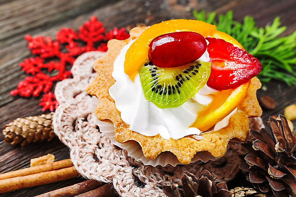 포토 JPG 해외이미지 크리스마스장식 실내 근접촬영 사람없음 솔방울 타르트 해외202008 해외포토 빵 뷰포인트 크리스마스 내부 파이_빵 파일형식