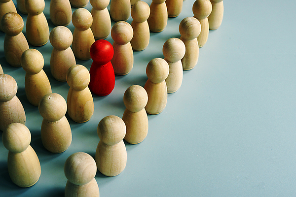 포토 JPG 해외이미지 1 종이 컨셉 비즈니스 성공 아이디어 창조 서기 사람없음 경쟁 군중 대표 리더 개성 해결 특별함 해외202008 해외포토 모션 사람 파일형식