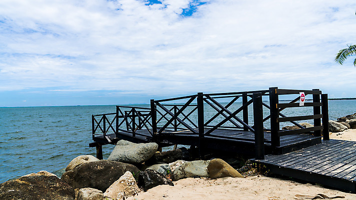 포토 JPG 해외이미지 구름 라이프스타일 호수 바다 여행 백그라운드 자연 하늘 풍경 사람없음 야외 목재 물 여름 파란색 항구 수확 흰색 버리기 방파제 내추럴 깨짐 옛날 포트폴리오 해외202008 해외포토 자연요소 나무 계절 공공시설 컬러 컨셉 농업 재료 교통시설 모션 생활 생태계 파일형식