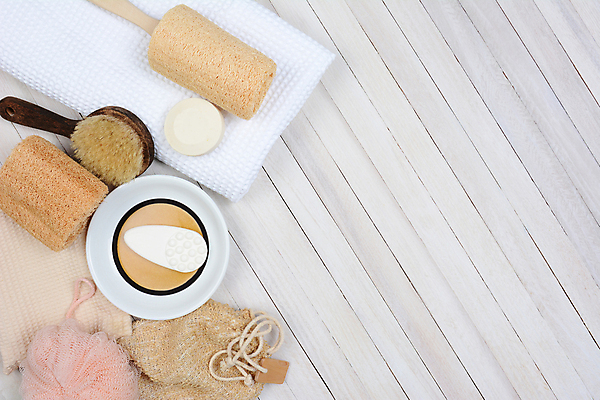 포토 JPG 해외이미지 접시 벤치 장신구 표면 바닥 사람없음 목재 수건 스파 목욕 욕실 흰색 시골 붓 고급 씻기 소중 머리위 비누 정물화 카피스페이스 해외202008 해외포토 나무 식기 컬러 컨셉 의자 재료 위생용품 청결 공백 그림 파일형식