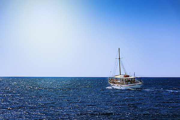 포토 JPG 해외이미지 바다 여행 하늘 휴가 사람없음 태양 맑음 보트 크루즈 그리스 그리스인 해외202008 해외포토 자연요소 서양인 유럽 배_교통 날씨 파일형식
