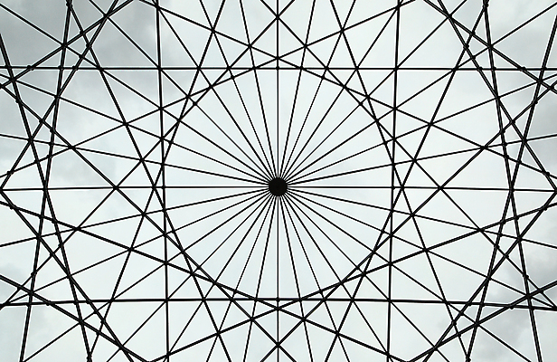 포토 JPG 해외이미지 모양 디자인 선 백그라운드 패턴 건축양식 창문 유리 하늘 지붕 추상 미래 사람없음 금속 회색 센터 삼각형 묘사 질감 기하학 흐림 대칭 지원 천창 철강 특별함 규칙적 해외202008 해외포토 도형 건축 컬러 컨셉 무늬 재질 날씨 파일형식