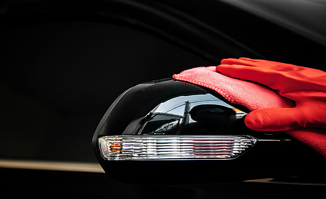 포토 JPG 해외이미지 직업 손 장갑 교통시설 자동차 노동자 건조 사람없음 내부 빛 수건 운전 직물 운전사 고급 수리 역 씻기 빨래 서비스 먼지 광택 정비공 청소부 유지 위로 왁스 자동 차고 해외202008 해외포토 잡화 육상교통 교통 컨셉 가사 모션 신체부위 위생용품 청결 기술자 시설 파일형식