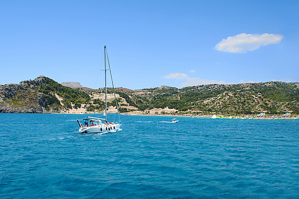 포토 JPG 해외이미지 구름 모래 바다 섬 여행 요트 자연 하늘 휴가 산 풍경 사람없음 물 여름 파란색 햇빛 맑음 지중해 그리스 그리스인 파라다이스 해외202008 해외포토 자연요소 서양인 계절 유럽 컬러 배_교통 날씨 태양 생태계 파일형식