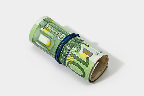 포토 JPG 해외이미지 종이 백그라운드 컨셉 지폐 돈 비즈니스 성공 사람없음 금융 경제 달러 동전 저축 유로 성장 재산 구매 자르기 오브젝트 흰배경 투자 결제 롤 팩 고무 회계 계산서 월급 대출 빚 고립 세금 유럽연합 자금 해외202008 해외포토 모션 쇼핑 화장품 흰색 파일형식