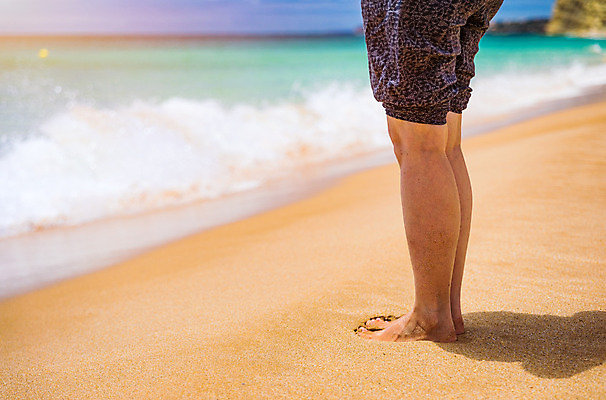 포토 JPG 해외이미지 라이프스타일 여자 모래 파도 바다 여행 백그라운드 맨발 발 자연 휴가 휴식 서기 사람 사람없음 야외 물 걷기 젖음 흰색 발자국 피부 내추럴 벌거벗은 양발 카피스페이스 해외202008 해외포토 자연요소 컬러 컨셉 자국 모션 생활 신체부위 공백 생태계 파일형식