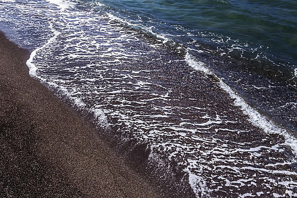 포토 JPG 해외이미지 모래 파도 바다 백그라운드 자연 조류 해변 사람없음 물 빛 모래사장 햇빛 검은색 침묵 거품 흰색 만 뜨거움 투명 액체 서핑 황금 떨어짐 매끈함 질감 웨이브 부드러움 산토리니 해외202008 해외포토 자연요소 동물 컬러 컨셉 태양 소리 수상스포츠 감각 그리스 생태계 파일형식