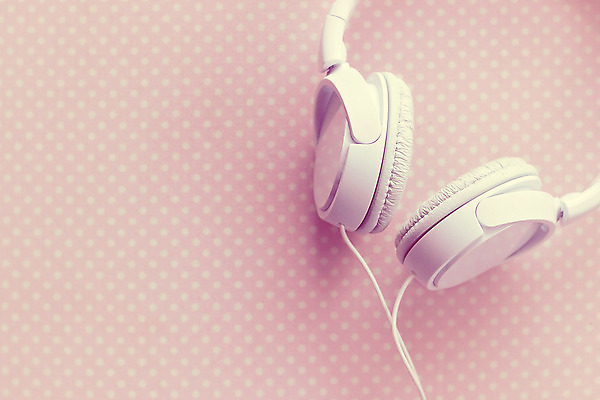 포토 JPG 해외이미지 아이콘 디자인 행복 음악 분홍색 이어폰 백그라운드 노래 모바일 추상 사람없음 파티 쪽지 헤드폰 소리 듣기 장비 흰색 코드 정상 DJ 심볼 라디오 질감 귀 오디오 철사 스테레오 멜로디 뮤지컬 해외202008 해외포토 감정 컬러 음향기기 무늬 모션 문화예술 이벤트 신체부위 전자제품 파일형식